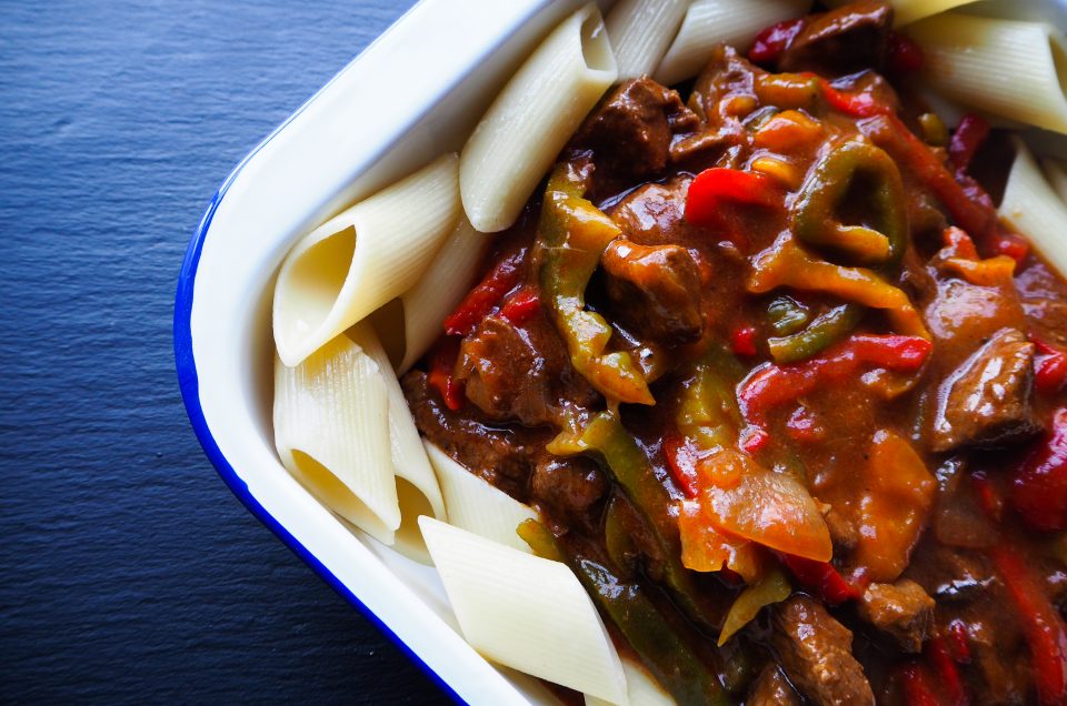 Cosy beef and bell pepper stew 